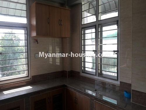 ミャンマー不動産 - 賃貸物件 - No.4220 - Condo room for rent near Myaynigone, Sanchaung! - kitchen 