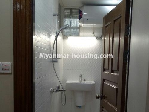 မြန်မာအိမ်ခြံမြေ - ငှားရန် property - No.4223 - မြို့ထဲတွင် ကွန်ဒိုခန်းငှားရန် ရှိသည်။washroom view