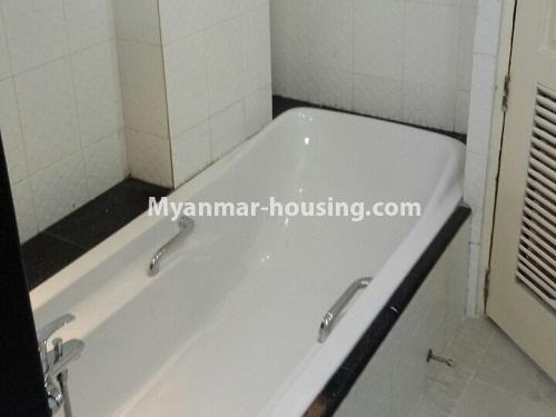 Myanmar real estate - for rent property - No.4223 - Condo room for rent in Downtown! - bathtub