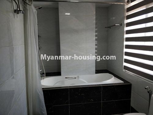 မြန်မာအိမ်ခြံမြေ - ငှားရန် property - No.4224 - တာမွေတွင် ကွန်ဒိုခန်း ငှားရန်ရှိသည်။bathroom view