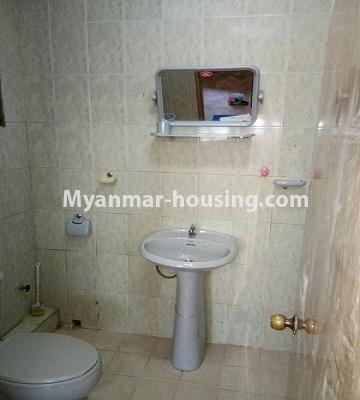 မြန်မာအိမ်ခြံမြေ - ငှားရန် property - No.4226 - ဗဟန်း တက္ကသိုလ်ရိပ်မွန် ကွန်ဒိုတွင် အခန်းငှားရန် ရှိသည်။ - master bedrom bathroom