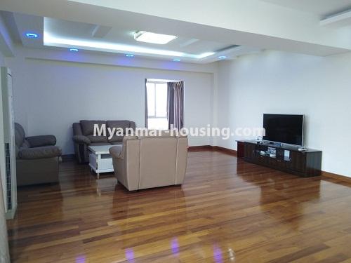 မြန်မာအိမ်ခြံမြေ - ငှားရန် property - No.4227 - အလုံတွင် ကွန်ဒိုခန်ကောင်း ငှားရန်ရှိသည်။ - living room view