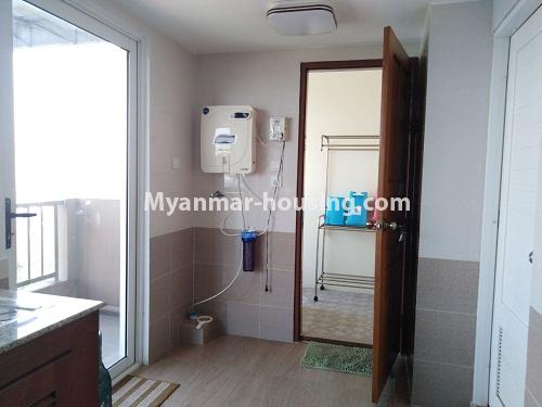 မြန်မာအိမ်ခြံမြေ - ငှားရန် property - No.4228 - အလုံတွင် ကွန်ဒိုခန်ကောင်း ငှားရန်ရှိသည်။bathroom 