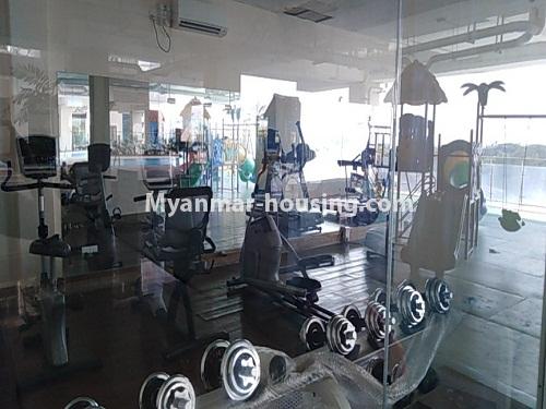 မြန်မာအိမ်ခြံမြေ - ငှားရန် property - No.4229 - အလုံတွင် အထပ်မြင့် ရှုခင်းကောင်း ကွန်ဒိုခန်း ငှားရန်ရှိသည်။ gym view