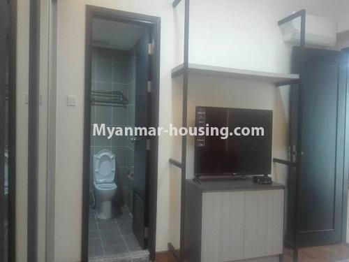 မြန်မာအိမ်ခြံမြေ - ငှားရန် property - No.4230 - ရန်ကုန်မြို့လည်ခေါင်တွင် ကွန်ဒိုခန်းအသစ် ငှားရန်ရှိသည်။compound bathroom
