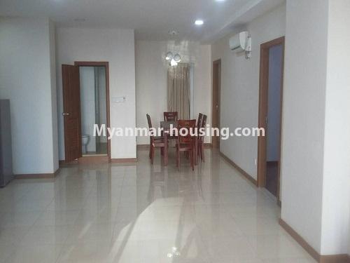မြန်မာအိမ်ခြံမြေ - ငှားရန် property - No.4233 - မြို့ထဲတွင် ကွန်ဒိုခန်းငှားရန် ရှိသည်။ - living room view
