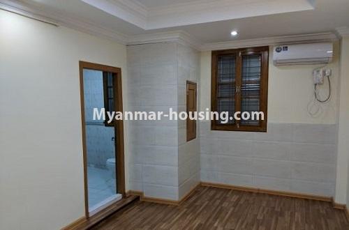 မြန်မာအိမ်ခြံမြေ - ငှားရန် property - No.4239 - ဒဂုံတွင် ကွန်ဒိုခန်း ငှားရန်ရှိသည်။ - living room view