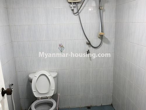 မြန်မာအိမ်ခြံမြေ - ငှားရန် property - No.4241 - ပြည်လမ်းစိန်ဂေဟာတွင် ကွန်ဒိုခန်းငှားရန်ရှိသည်။  - master bedroom bathroom