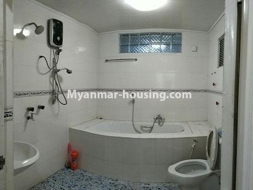 ミャンマー不動産 - 賃貸物件 - No.4246 - Strand Condo room for rent in Kyaukdadar! - bathroom view
