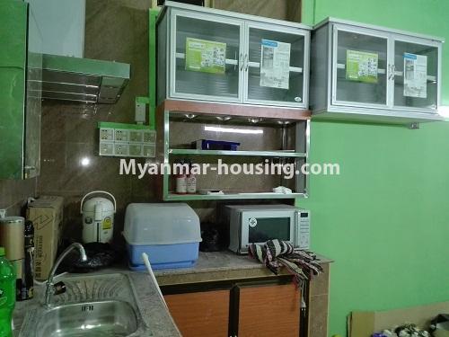 မြန်မာအိမ်ခြံမြေ - ငှားရန် property - No.4252 - မြို့ထဲတွင် စတူဒီယိုအခန်း ငှားရန်ရှိသည်။ kitchen