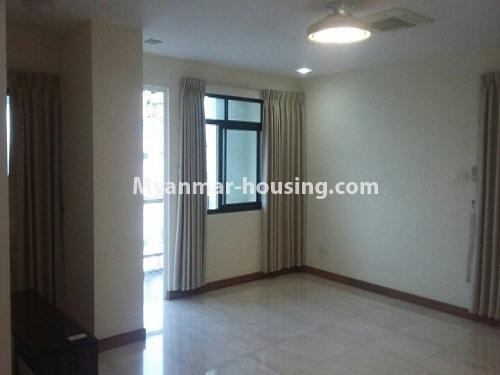 မြန်မာအိမ်ခြံမြေ - ငှားရန် property - No.4253 - မြို့ထဲ Classic Strand Condo တွင် ကွန်ဒိုခန်းငှားရန် ရှိသည်။living room area