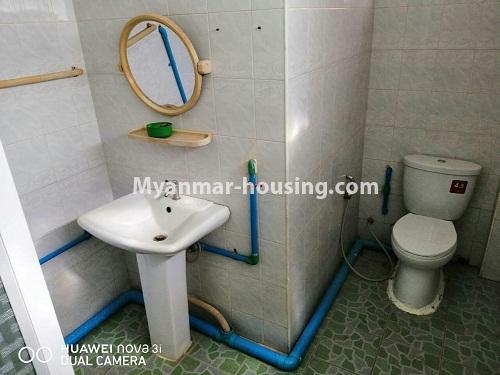 မြန်မာအိမ်ခြံမြေ - ငှားရန် property - No.4254 - စမ်းချောင်းတွင် တိုက်ခန်းငှားရန် ရှိသည်။bathroom
