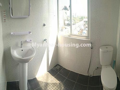 缅甸房地产 - 出租物件 - No.4257 - New condo room for rent in Botahtaung! - bathroom view
