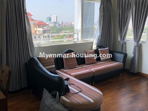မြန်မာအိမ်ခြံမြေ - ငှားရန် property - No.4268 - လမ်းမတော်တွင် အပေါ်ဆုံးလွှာ ကွန်ဒိုတိုက်ခန်း ငှားရန်ရှိသည်။living room view