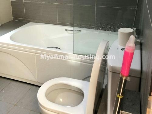 ミャンマー不動産 - 賃貸物件 - No.4268 - Penthouse condo room for rent in Lanmadaw! - bathroom ivew