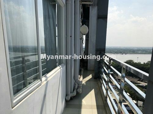 မြန်မာအိမ်ခြံမြေ - ငှားရန် property - No.4268 - လမ်းမတော်တွင် အပေါ်ဆုံးလွှာ ကွန်ဒိုတိုက်ခန်း ငှားရန်ရှိသည်။balcony view