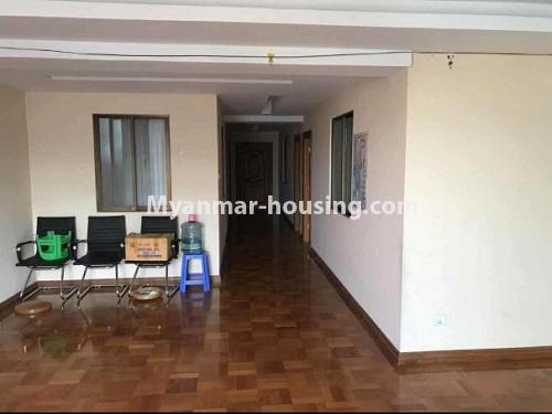 ミャンマー不動産 - 賃貸物件 - No.4269 - Condo room in MMM Condo for rent in Ahlone! - hallway to the bedrooms and kitchen