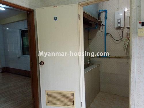 မြန်မာအိမ်ခြံမြေ - ငှားရန် property - No.4270 - ရန်ကင်းတွင် တိုက်ခန်း ငှားရန်ရှိသည်။ bathroom