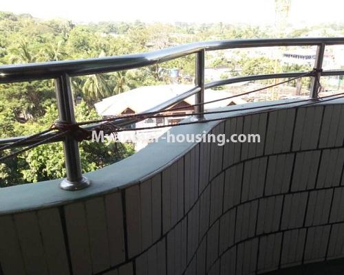 မြန်မာအိမ်ခြံမြေ - ငှားရန် property - No.4294 - ဗဟန်း ပုလဲကွန်ဒိုတွင် အခန်းငှားရန်ရှိသည်။ balcony