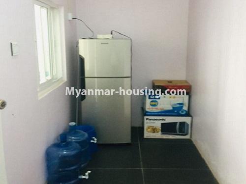မြန်မာအိမ်ခြံမြေ - ငှားရန် property - No.4296 - Central City Condo တွင် အခန်းကောင်းတစ်ခန်း ငှားရန်ရှိသည်။refrigerator view