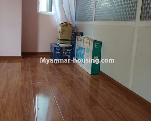 မြန်မာအိမ်ခြံမြေ - ငှားရန် property - No.4300 - စမ်းချောင်တွင် ကွန်ဒိုအသေးအခန်း ငှားရန်ရှိသည်။living room 