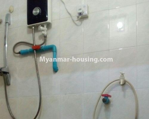 မြန်မာအိမ်ခြံမြေ - ငှားရန် property - No.4311 - ဒဂုံတွင် တိုက်ခန်း ငှားရန်ရှိသည်။bathroom 