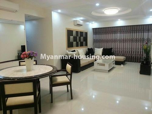 မြန်မာအိမ်ခြံမြေ - ငှားရန် property - No.4316 - စမ်းချောင်း Pyay Garden ကွန်ဒိုတွင် အခန်းငှားရန် ရှိသည်။ - living room and dining area