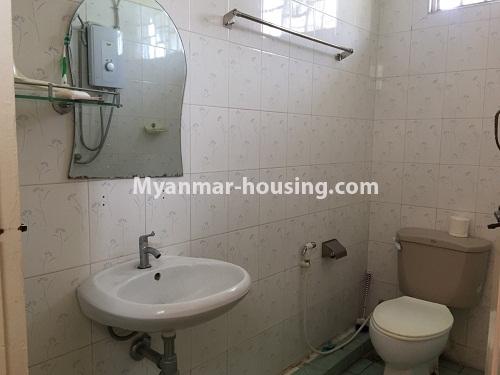 ミャンマー不動産 - 賃貸物件 - No.4321 - Landed house for rent in Myathitar Housing, South Okkalapa! - bathroom