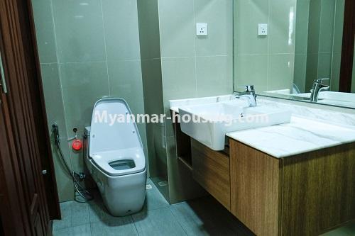 缅甸房地产 - 出租物件 - No.4324 - New condo room for rent in North Dagon! - master bedroom bathroom