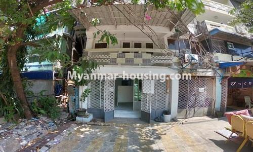 မြန်မာအိမ်ခြံမြေ - ငှားရန် property - No.4354 - ဗဟန်းတွင် မြေညီထပ်နှင့် ပထမထပ် ငှားရန်ရှိသည်။ building view