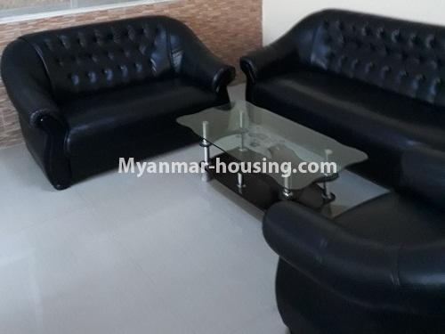မြန်မာအိမ်ခြံမြေ - ငှားရန် property - No.4355 - ပုဇွန်တောင်တွင် ကွန်ဒိုအသေးစား အခန်းငှားရန်ရှိသည်။living room