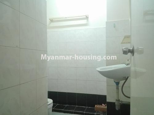 ミャンマー不動産 - 賃貸物件 - No.4357 - Junction 8 condo room for rent in Mayangone! - master bedroom bathroom