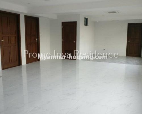 缅甸房地产 - 出租物件 - No.4360 - Serviced room for rent in Kamaryut! - living room area view