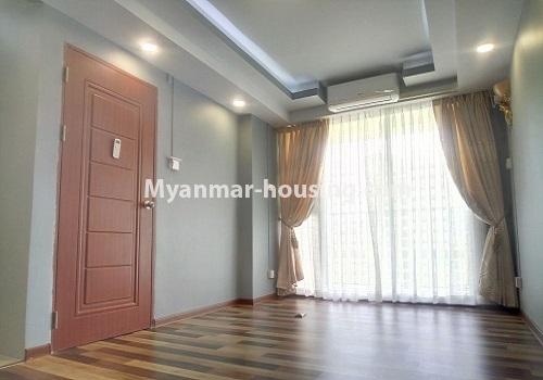 မြန်မာအိမ်ခြံမြေ - ငှားရန် property - No.4361 - ဒဂုံဆိပ်ကမ်းမြို့နယ်တွင် ကွန်ဒိုခန်းသစ် ငှားရန်ရှိသည်။ living room