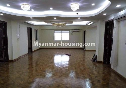 မြန်မာအိမ်ခြံမြေ - ငှားရန် property - No.4365 - ကမာရွတ်တွင် ပြည်ရိပ်မွန် ကွန်ဒိုခန်း ငှားရန်ရှိ်သည်။ living room