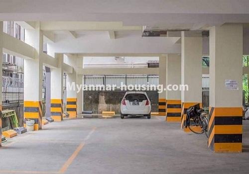 မြန်မာအိမ်ခြံမြေ - ငှားရန် property - No.4365 - ကမာရွတ်တွင် ပြည်ရိပ်မွန် ကွန်ဒိုခန်း ငှားရန်ရှိ်သည်။ car parking