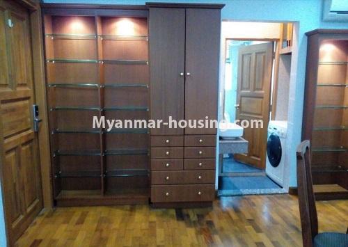 မြန်မာအိမ်ခြံမြေ - ငှားရန် property - No.4367 - မြို့ထဲ မောင်၀ိတ် ကွန်ဒိုတွင် အခန်းငှားရန် ရှိ်သည်။ - master bedroom 1