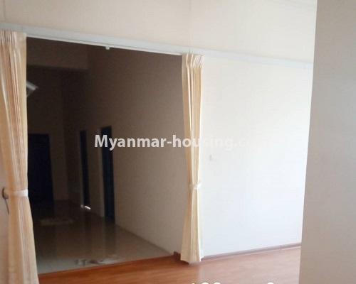 မြန်မာအိမ်ခြံမြေ - ငှားရန် property - No.4379 - လှည်းတန်းစင်တာတွင် ကွန်ဒိုခန်း ငှားရန်ရှိသည်။corridor of the unit