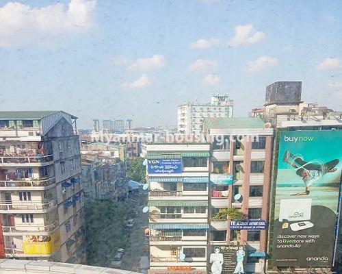 မြန်မာအိမ်ခြံမြေ - ငှားရန် property - No.4379 - လှည်းတန်းစင်တာတွင် ကွန်ဒိုခန်း ငှားရန်ရှိသည်။outside view from balcony