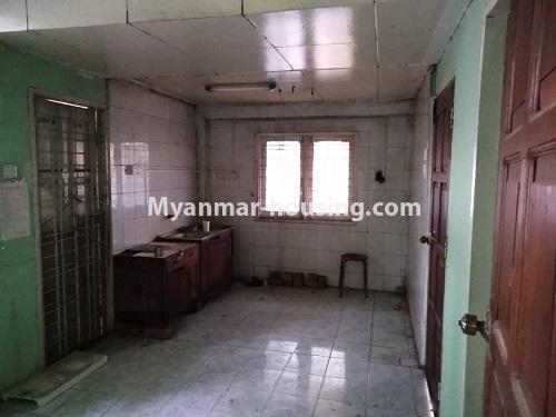 မြန်မာအိမ်ခြံမြေ - ငှားရန် property - No.4382 - သာကေတတွင် လုံးချင်းငှားရန်ရှိသည်။kitchen room