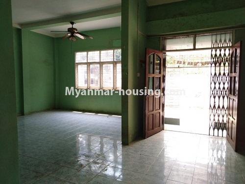 မြန်မာအိမ်ခြံမြေ - ငှားရန် property - No.4382 - သာကေတတွင် လုံးချင်းငှားရန်ရှိသည်။living room
