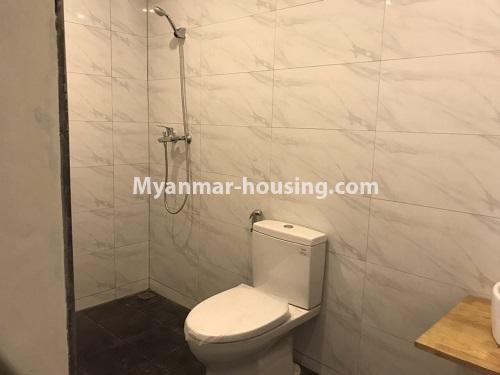 မြန်မာအိမ်ခြံမြေ - ငှားရန် property - No.4400 - လမ်းမတော်တွင် ကွန်ဒိုခန်းငှားရန် ရှိသည်။ compound bathroom