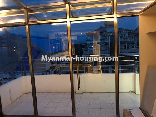 မြန်မာအိမ်ခြံမြေ - ငှားရန် property - No.4401 - မြို့ထဲတွင် ဗျူးကောင်းကောင်းနှင့် ပေါ်ဆုံးထပ်ငှားရန်ရှိသည်။ - another balcony view