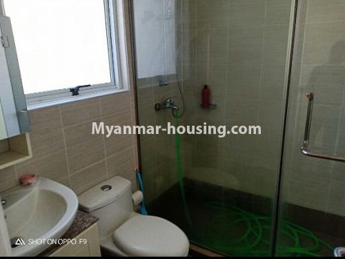 မြန်မာအိမ်ခြံမြေ - ငှားရန် property - No.4405 - ကြယ်မြို့တော်ကွန်ဒိုတွင် ဂေါက်ကွင်းဗျူးနှင့် အခန်းငှားရန် ရှိသည်။  - bathroom