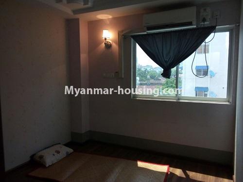 မြန်မာအိမ်ခြံမြေ - ငှားရန် property - No.4407 - လှည်းတန်းလမ်းဆုံအနီးတွင် အိပ်ခန်းတစ်ခန်းနှင့် တိုက်ခန်းငှားရန်ရှိသည်။ - living room