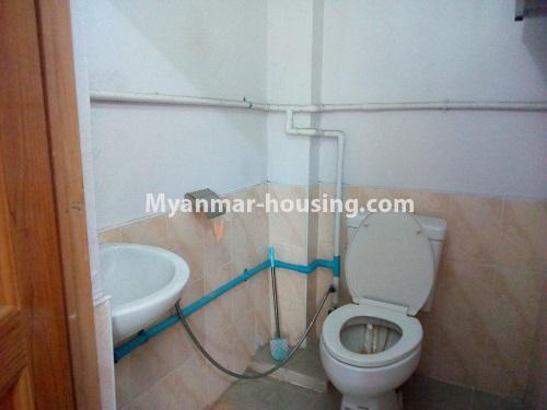 Myanmar real estate - for rent property - No.4407 - One bedroom apartment near Hledan Junction! - toilet
