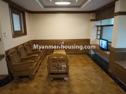 မြန်မာအိမ်ခြံမြေ - ငှားရန် property - No.4412 - ဒဂုံ နဝရတ်ကွန်ဒိုတွင် ပြင်ဆင်ပြီး အခန်းငှားရန်ရှိသည်။ - ူူူူူူliving room