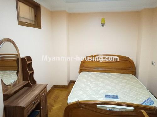 မြန်မာအိမ်ခြံမြေ - ငှားရန် property - No.4412 - ဒဂုံ နဝရတ်ကွန်ဒိုတွင် ပြင်ဆင်ပြီး အခန်းငှားရန်ရှိသည်။ - master bedroom 1