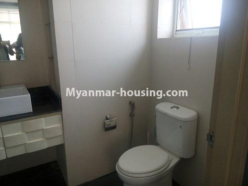 မြန်မာအိမ်ခြံမြေ - ငှားရန် property - No.4413 - ကြယ်စင်မြို့တော် ကွန်ဒိုတွင် မြစ်ဗျူးမြင်ရသော အခန်းငှားရန်ရှိသည်။compound bathroom