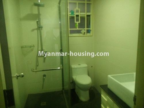 မြန်မာအိမ်ခြံမြေ - ငှားရန် property - No.4413 - ကြယ်စင်မြို့တော် ကွန်ဒိုတွင် မြစ်ဗျူးမြင်ရသော အခန်းငှားရန်ရှိသည်။ - master bedroom bathroom